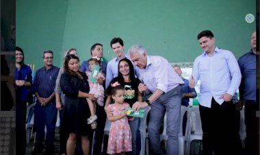 PREFEITO DIEGO SORGATTO E GOVERNADOR CAIADO ENTREGAM CARTÕES ‘MÃES DE GOIÁS’ E ‘DIGNIDADE’